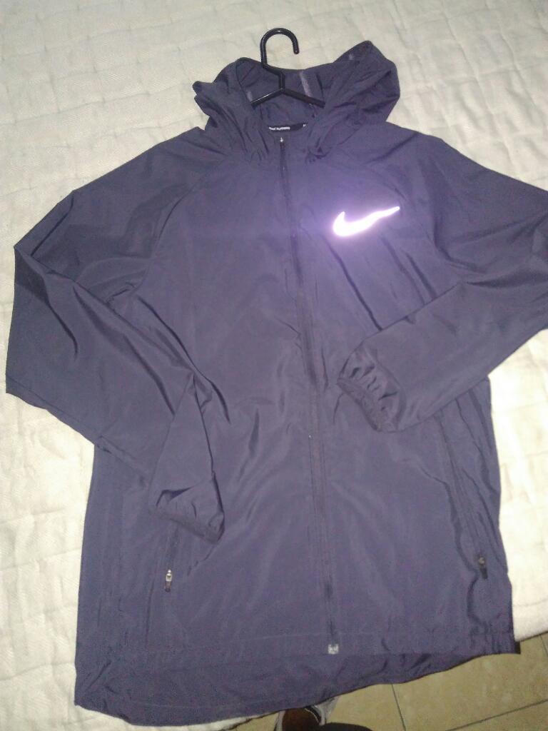 Nike Casaca Cortaviento Small