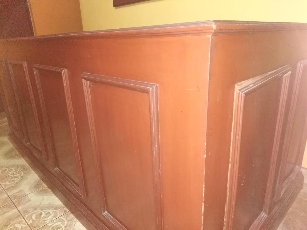 Mueble de Madera para Negocio con Vidrio