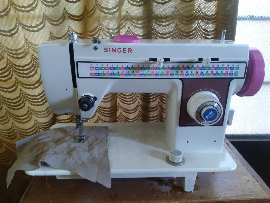 Vendo Máquina de Coser Singer a 230