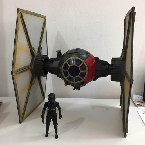 Nave Hasbro Star Wars First Order Tie Fighter + Figura