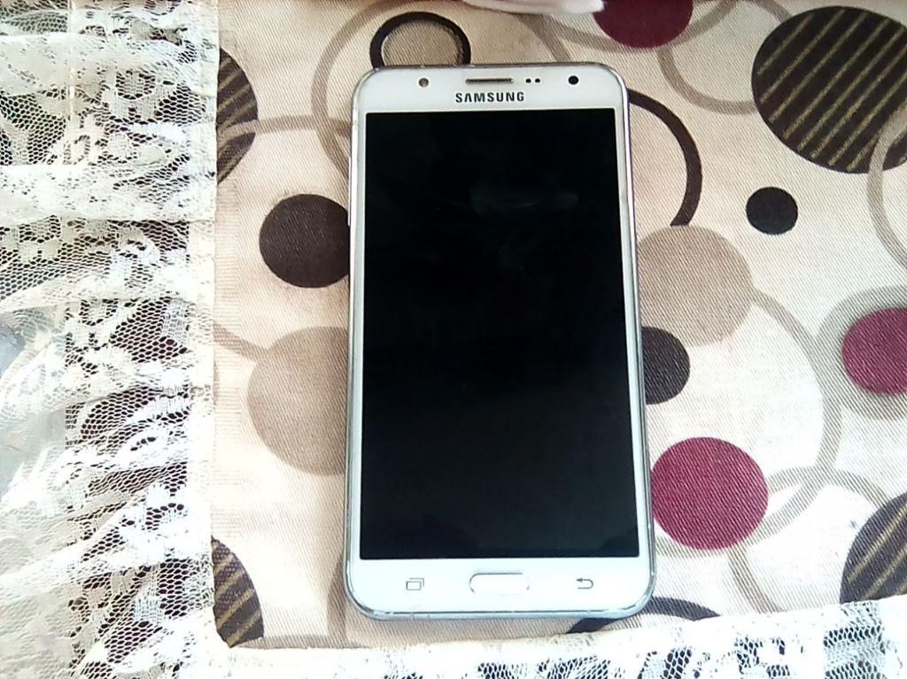 Samsung Galaxy J7 9 de 10