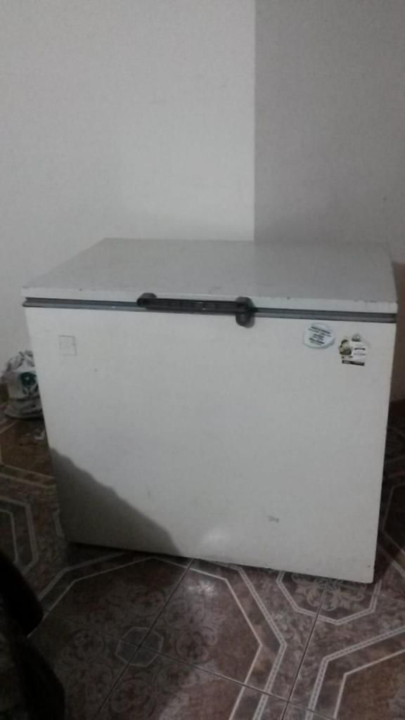 Se vende congeladora.