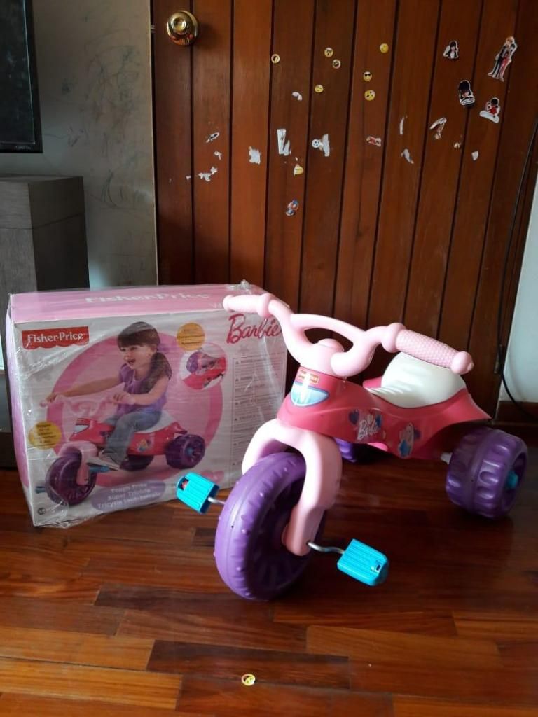 Triciclo FISHER PRICE de la BARBIE