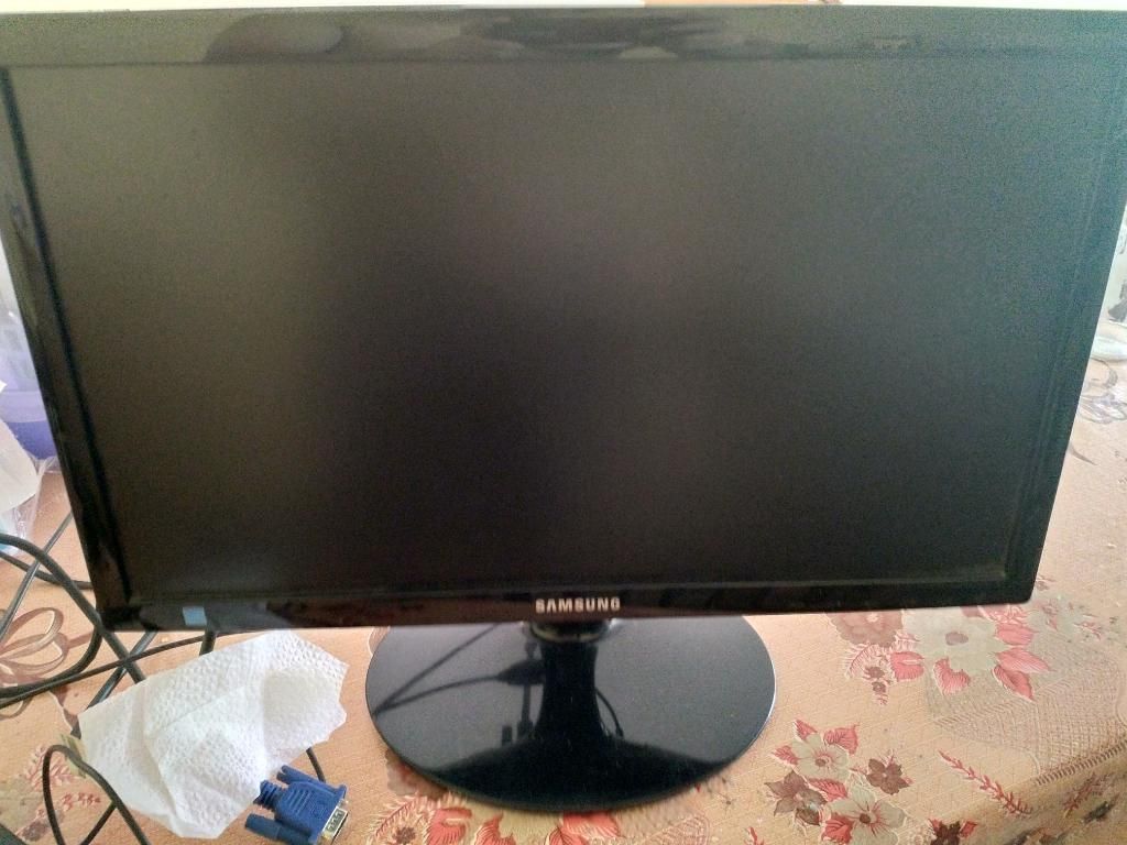 Monitor Led 19 Pulgadas con Detalle