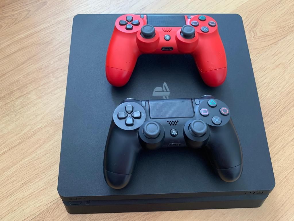 PS4 Slim 500G 2 controles 7juegos fsicos 2 online