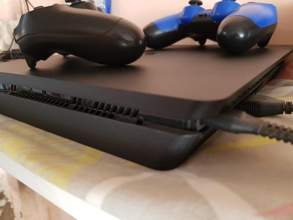 Play Station 4 Color Negro 512g
