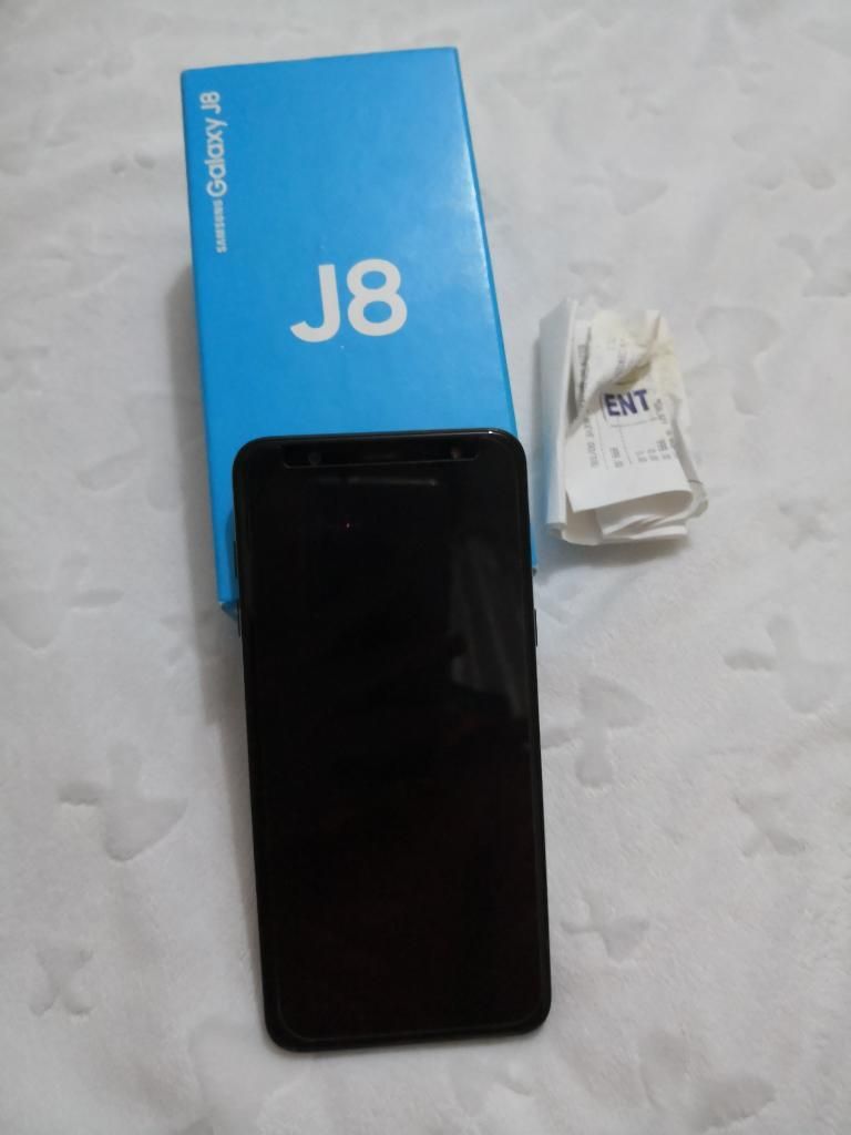 Samsung J8 en Caja