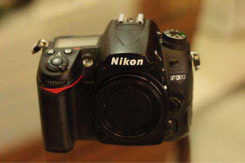 Vendo Nikon D7000
