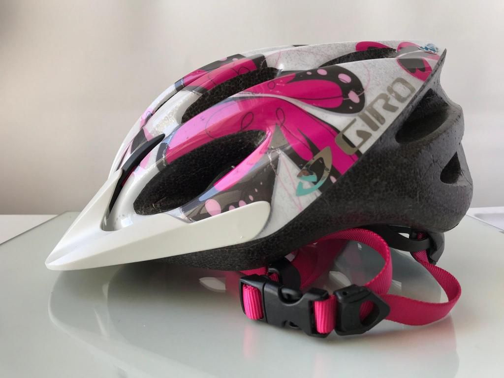 Casco marca Giro para bicicleta para mujer
