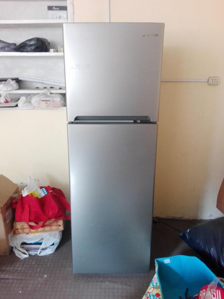 Refrigeradora Daewoo en perfecto estado!