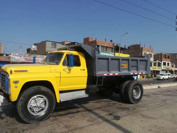 Volquete ford 700 perkins en Lima