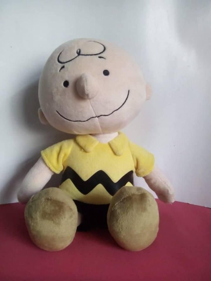 Peluche De Charlie Brown Neca Marvel Juguetes