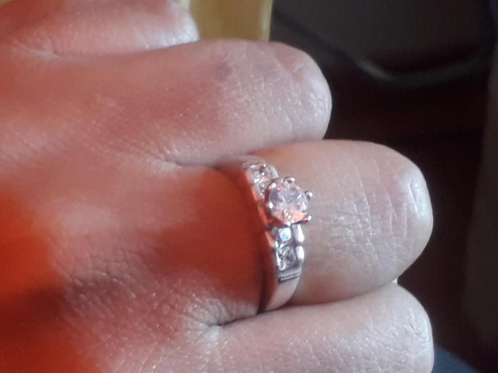 Vendo este anillo de plata