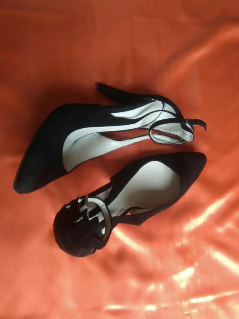 Zapatos Negros de Gamusa