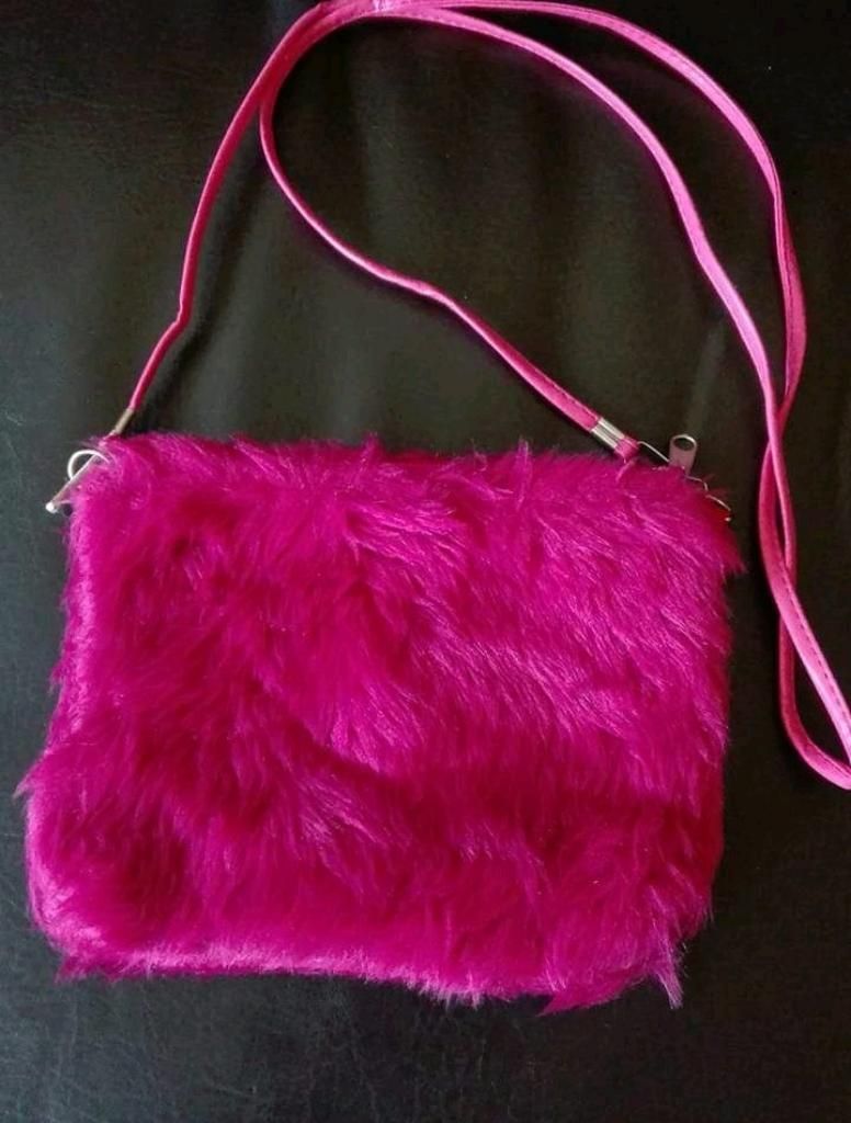 Cartera O Morral Chica Gamuzada