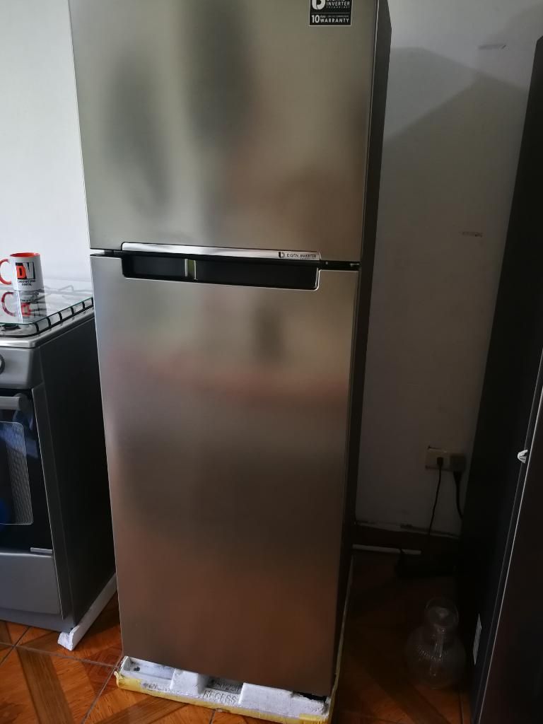 Refrigerador Más Horno Microondas