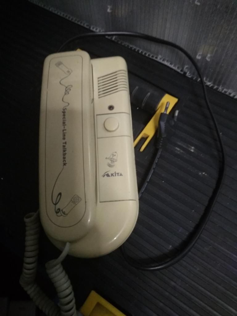 Teléfono Intercomunicador Akita - Usado A