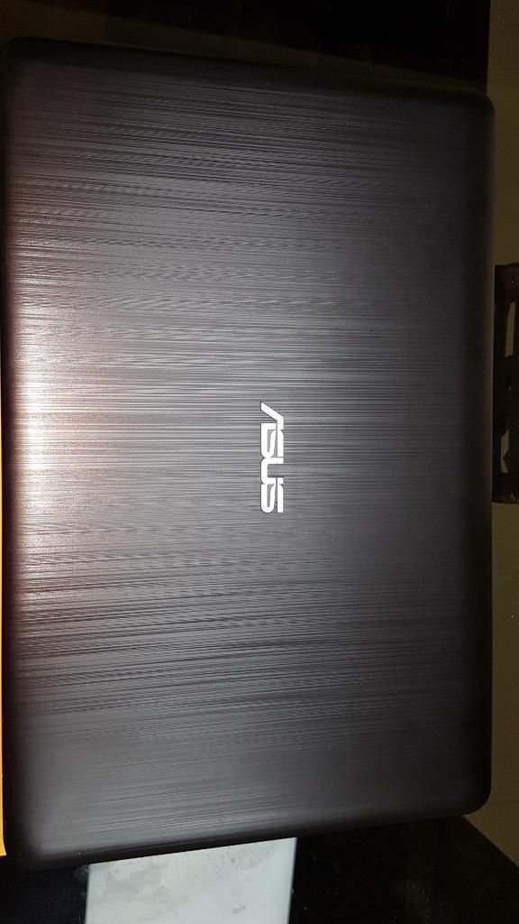 Laptop Asus Vivobook X540m