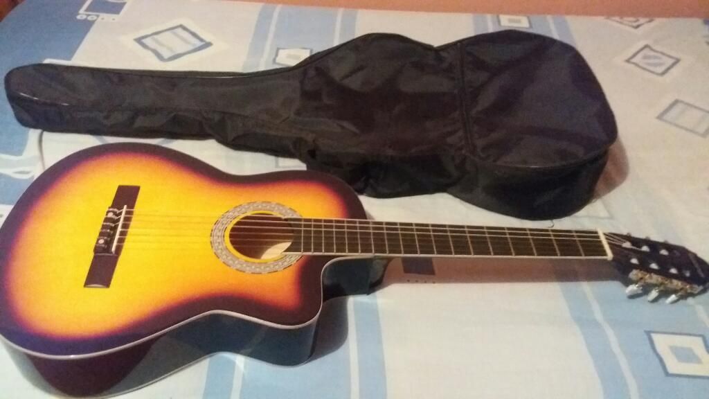 Guitarra Semi Nueva Guadalupe