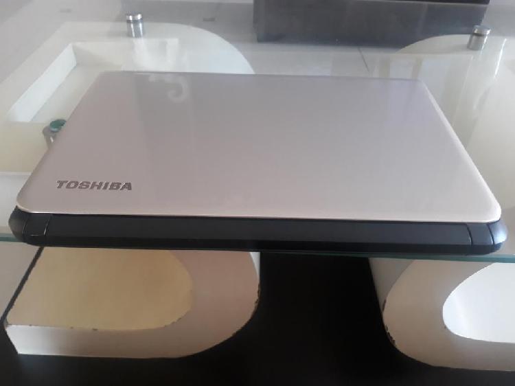 Vendo Laptop Toshiba Satellite L-