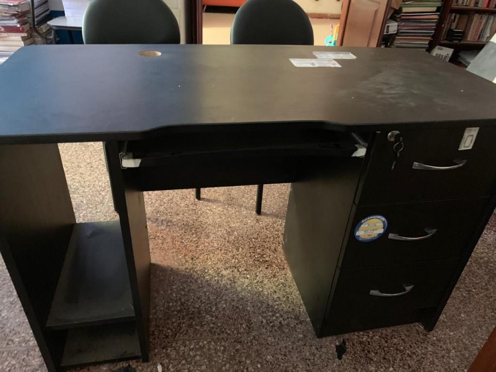 REMATO Combo de sillas (4) y mesa de escritorio (1)