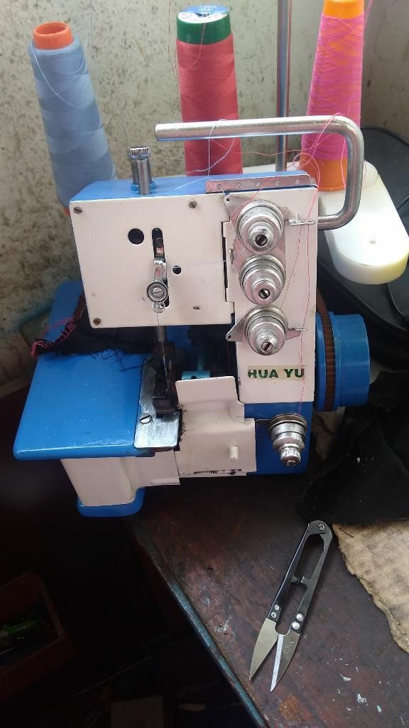 Vendo Máquina de Coser Remalladora a 250