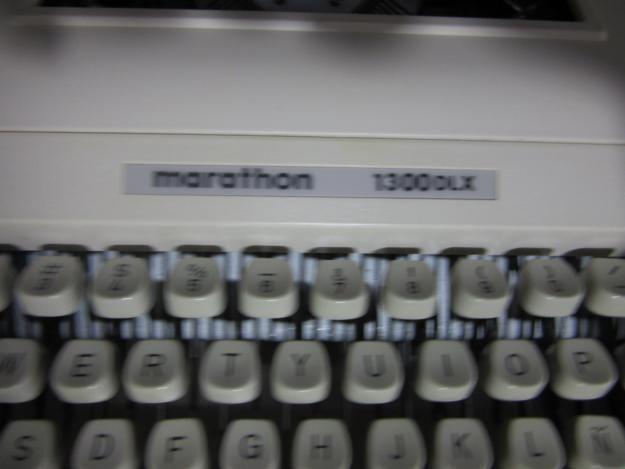 Maquina de escribir MARATHON S/. 700.