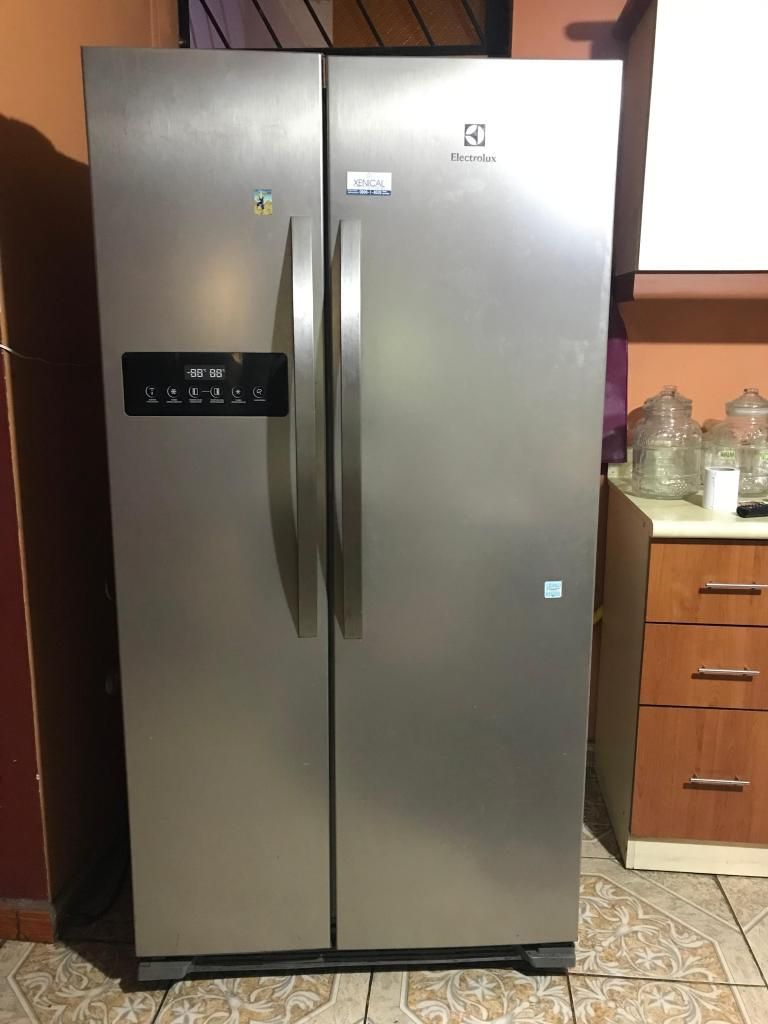 REFRIGERADORA ELECTROLUX