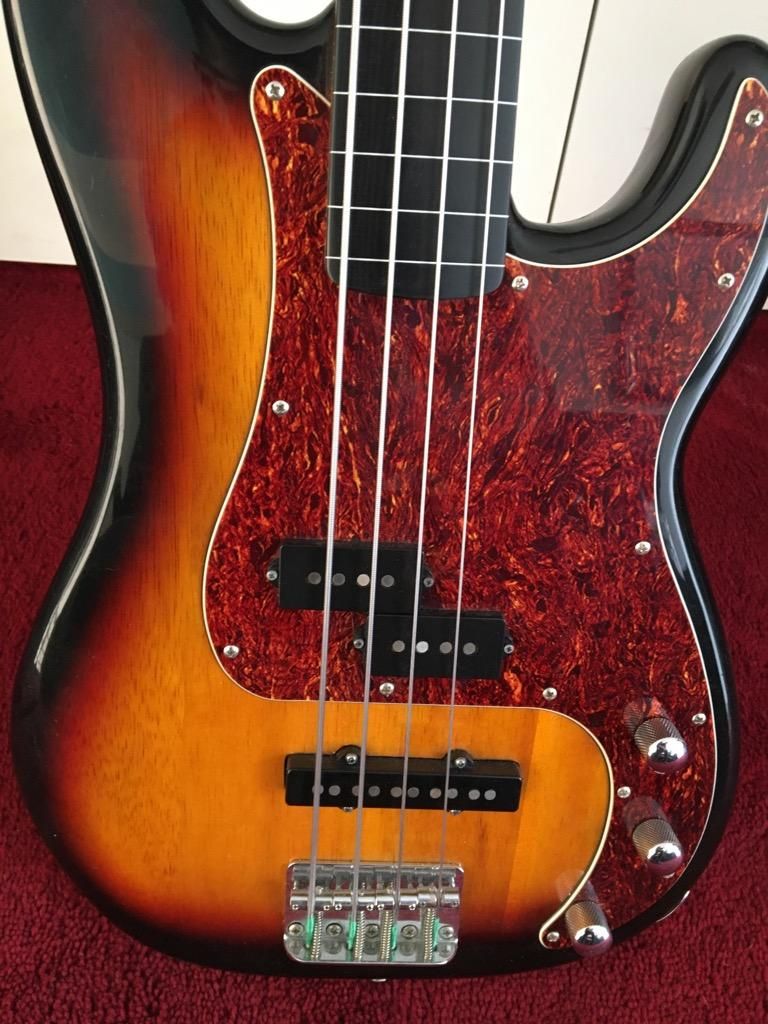 Fender Squier precisiFrettless original