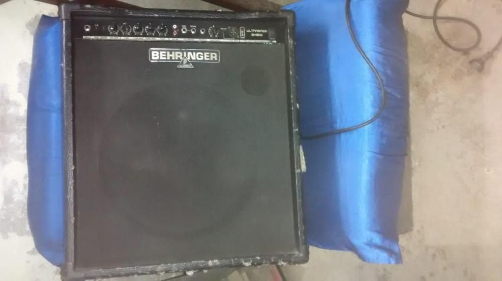 Vendo amplificador Behringer ULTRABASS BX
