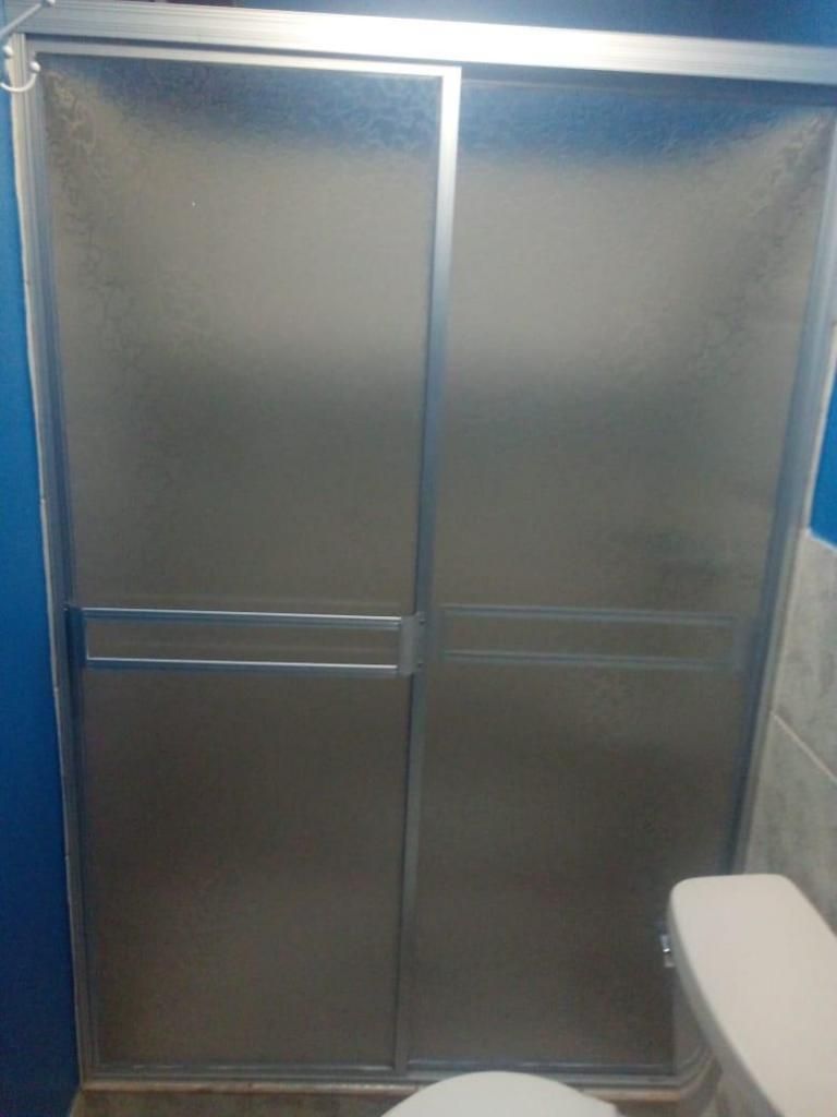 puerta de ducha en acrílico 