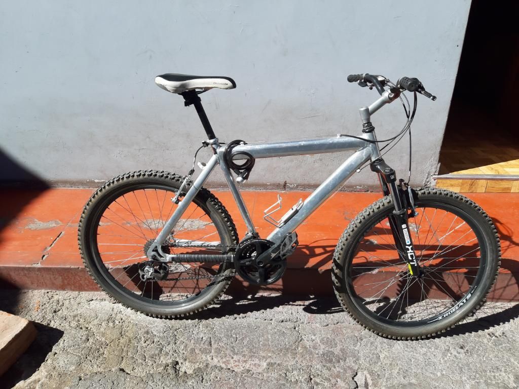 Vendo Bicicleta con Marco de Aluminio
