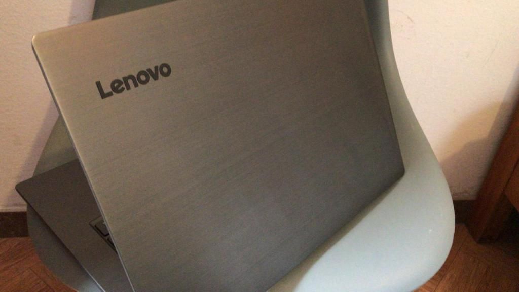 Laptop Lenovo V330
