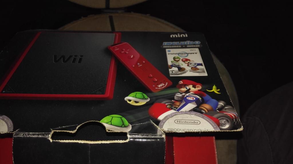 Wii Mini seminuevo y dos juegos originales