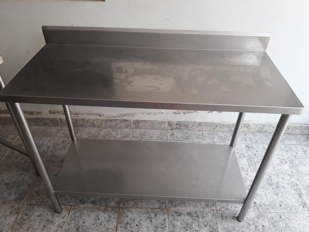 Mesa de acero inoxidable