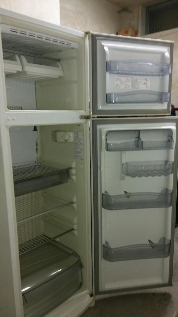 Refrigeradora Whirlpool 390 Litros