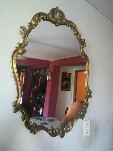 Espejo Marco de bronce con repisa