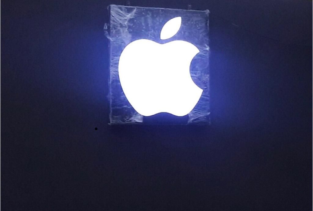 Letrero Luminoso de Apple iPhone