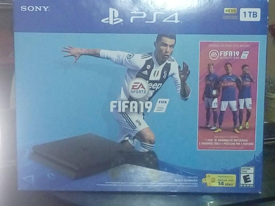 VENDO PS4 CON FIFA 