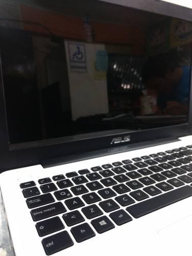 Laptop Asus X555y