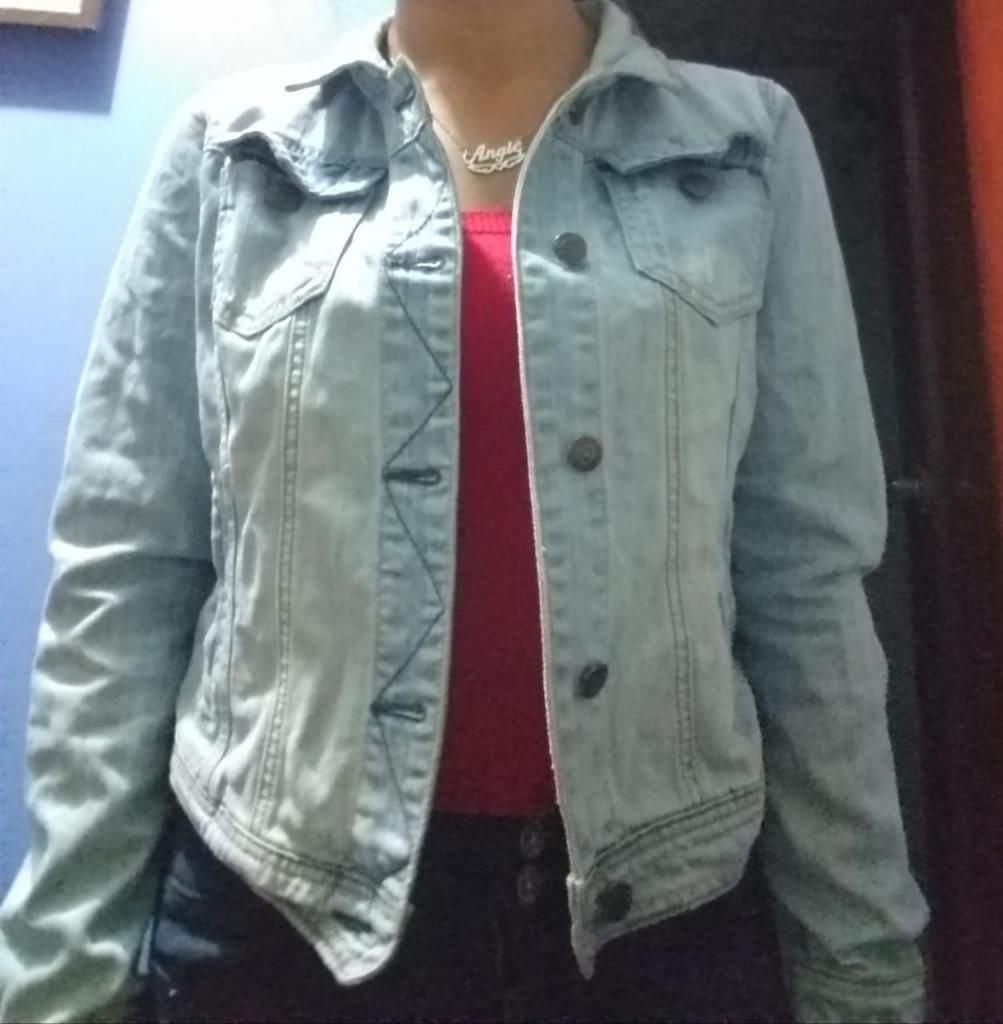 Vendo linda casaca de jean en muy buen estado