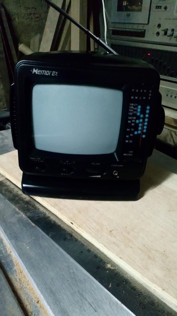 Televisor Portátil Blanco Y Negro