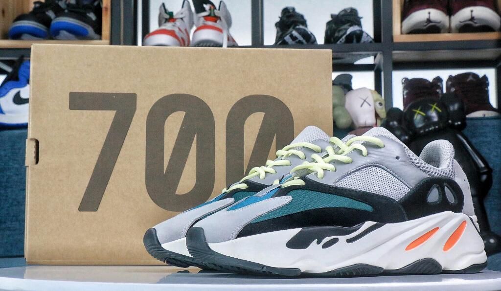 Zapatilla Adidas Yeezy Boost 700