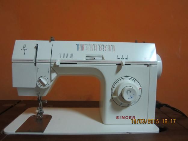 Maquina de coser Singer