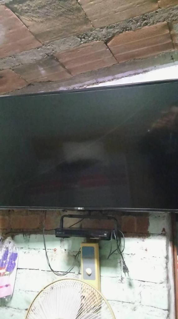LG Smart TV Led 43 pulgadas Seminuevo