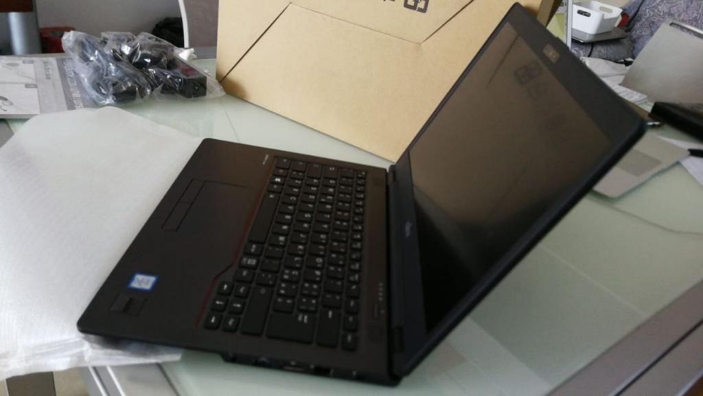 Laptop Fujitsu Lifebook U748 Nueva