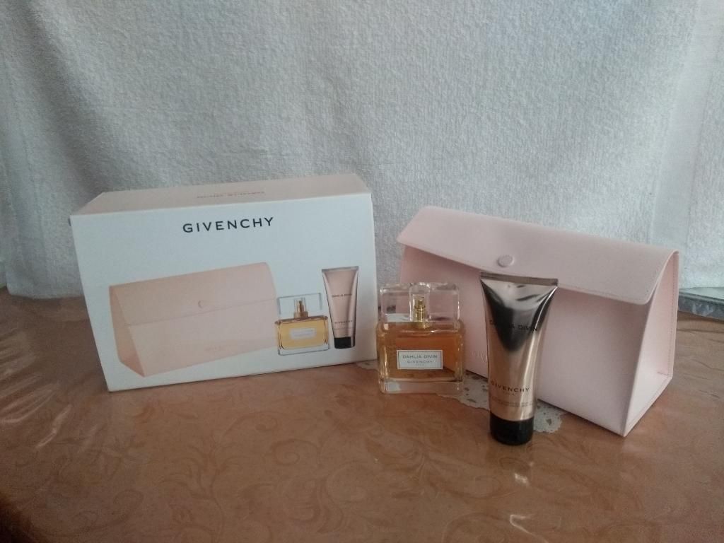 Perfume Givenchy Dahlia Divin