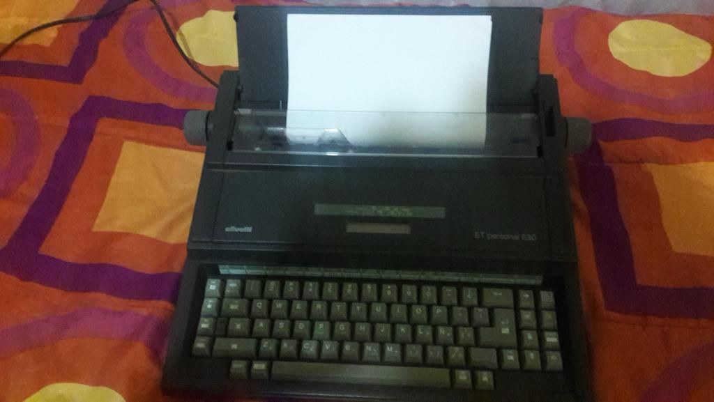 Maquina de escribir olivetti et personal 630