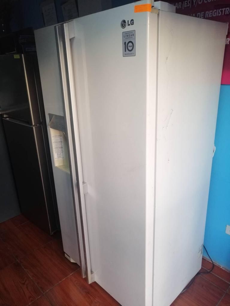 Refrigeradora de 2 puertas LG