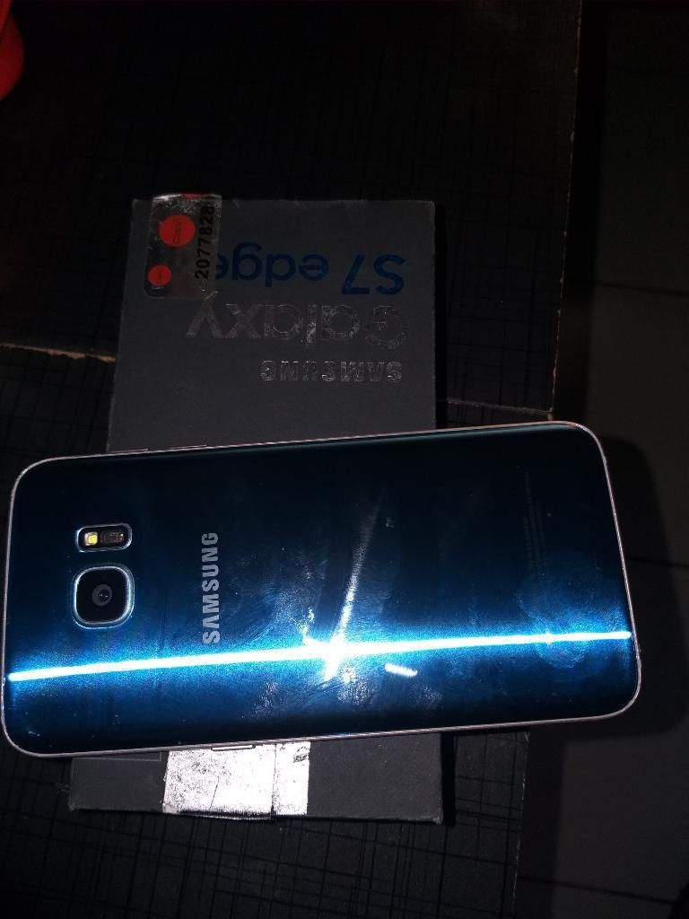 Vendo S7 Edge con Minimo Detalle